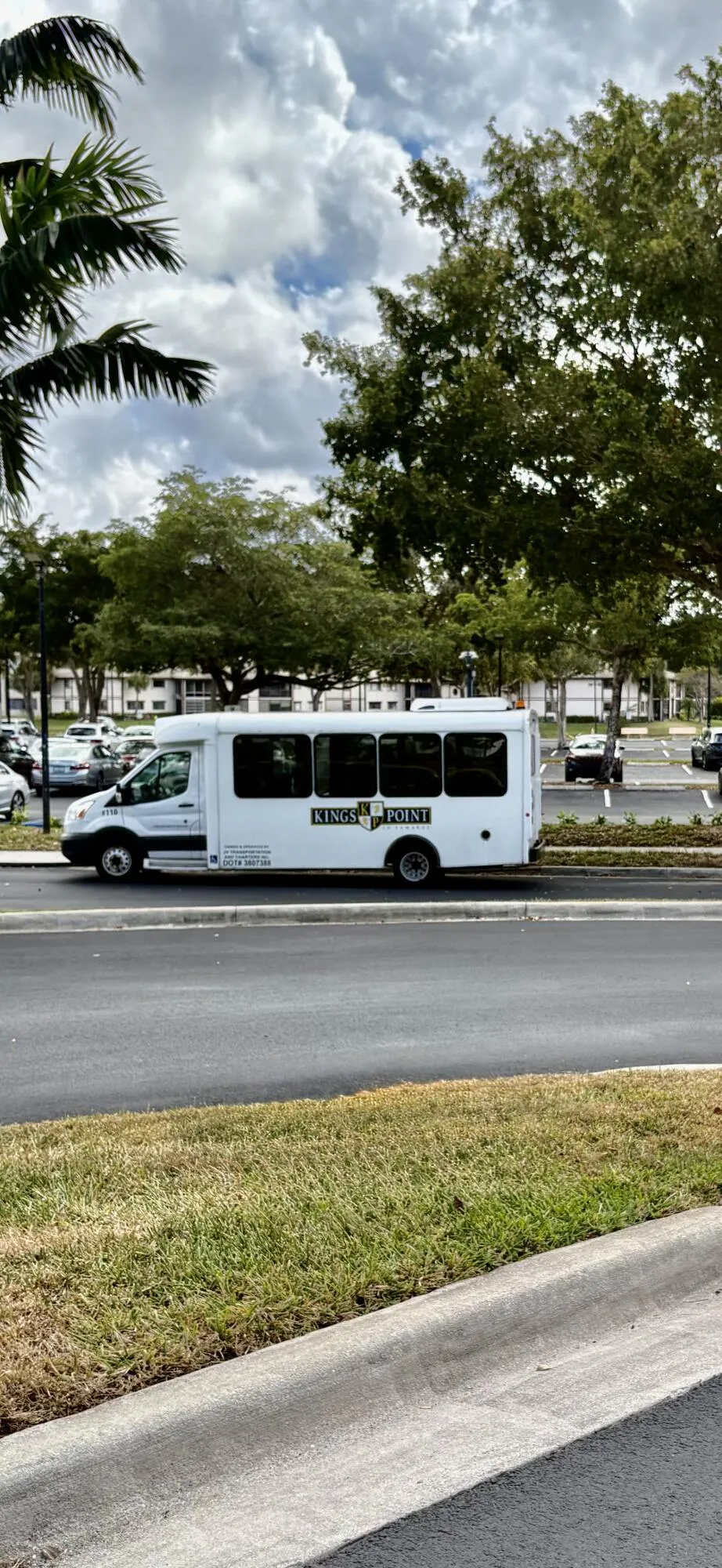 KINGS POINT BUS