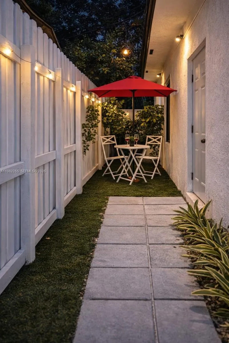 Cozy Evening Patio with Ambient Lights & Wine.Well-Lit Private Entry at Night - Safe & Cozy