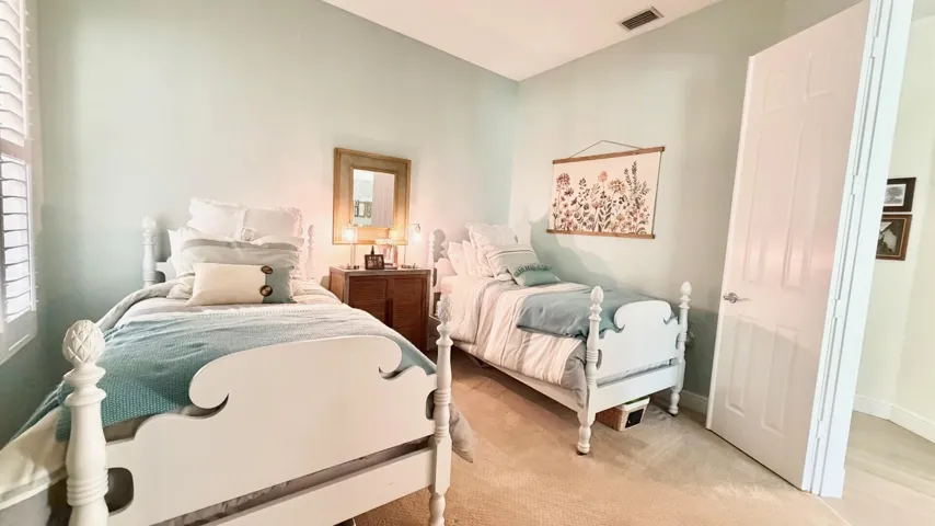 Guest Bedroom (2)