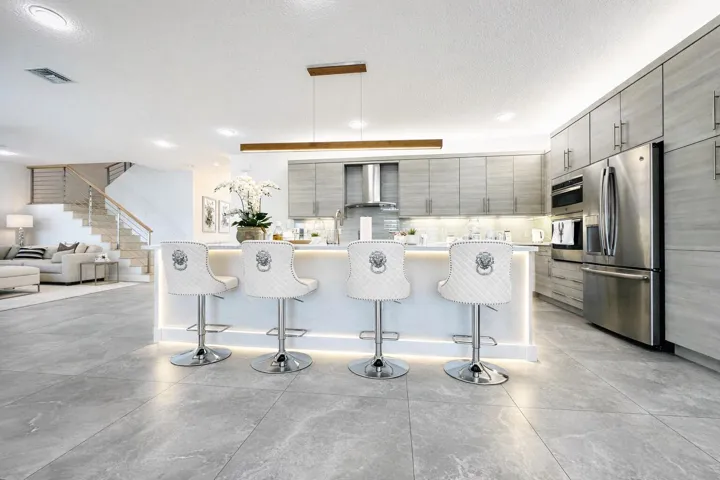 KITCHEN ISLAND