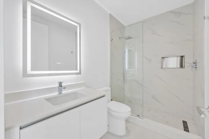 guest suite 1 full bathroom