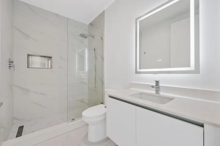 guest suite 2 full bathroom