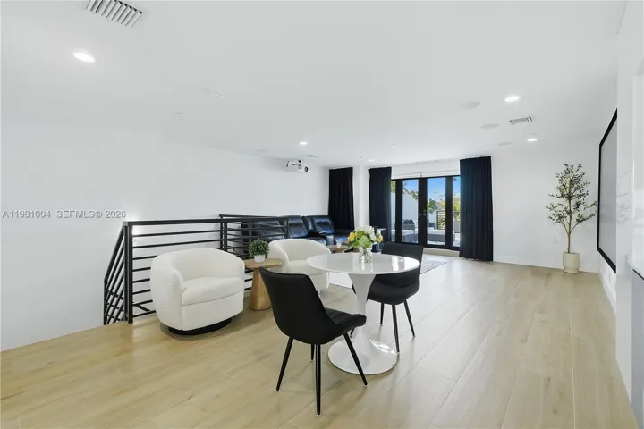 space to eat, lounge, enjoy!