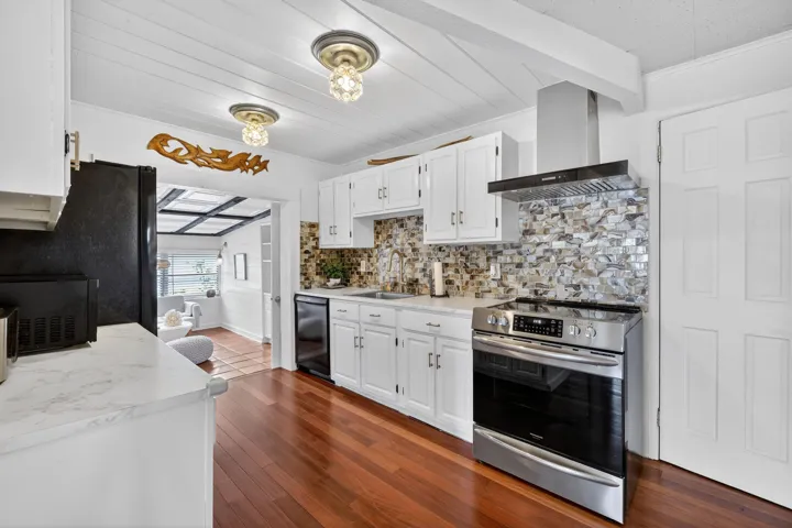 Fully equipped kitchen and large pantry