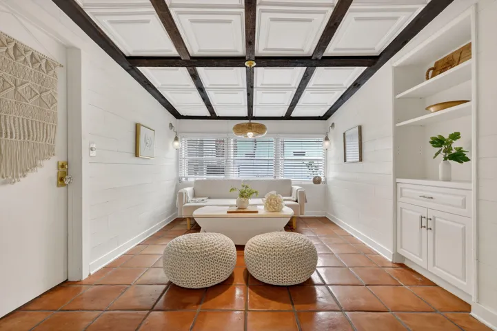 Sitting area off kitchen