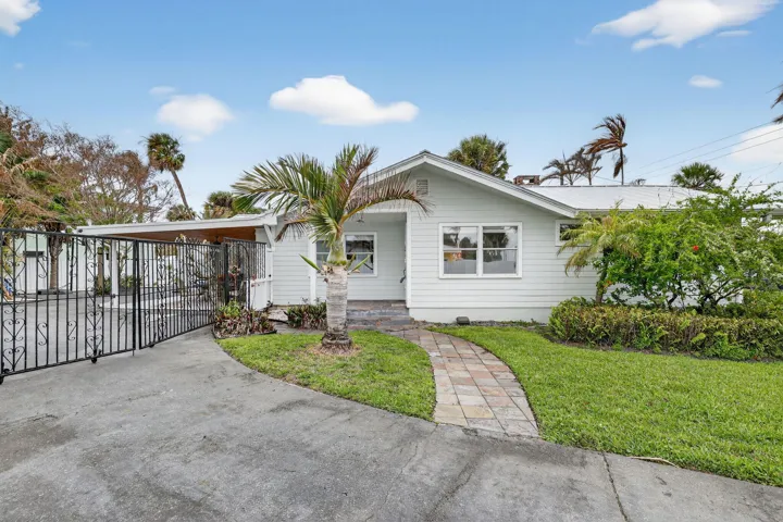 Iron gates adorn this charming 3br that can separate guest quarters to a 2/1 and 1/1