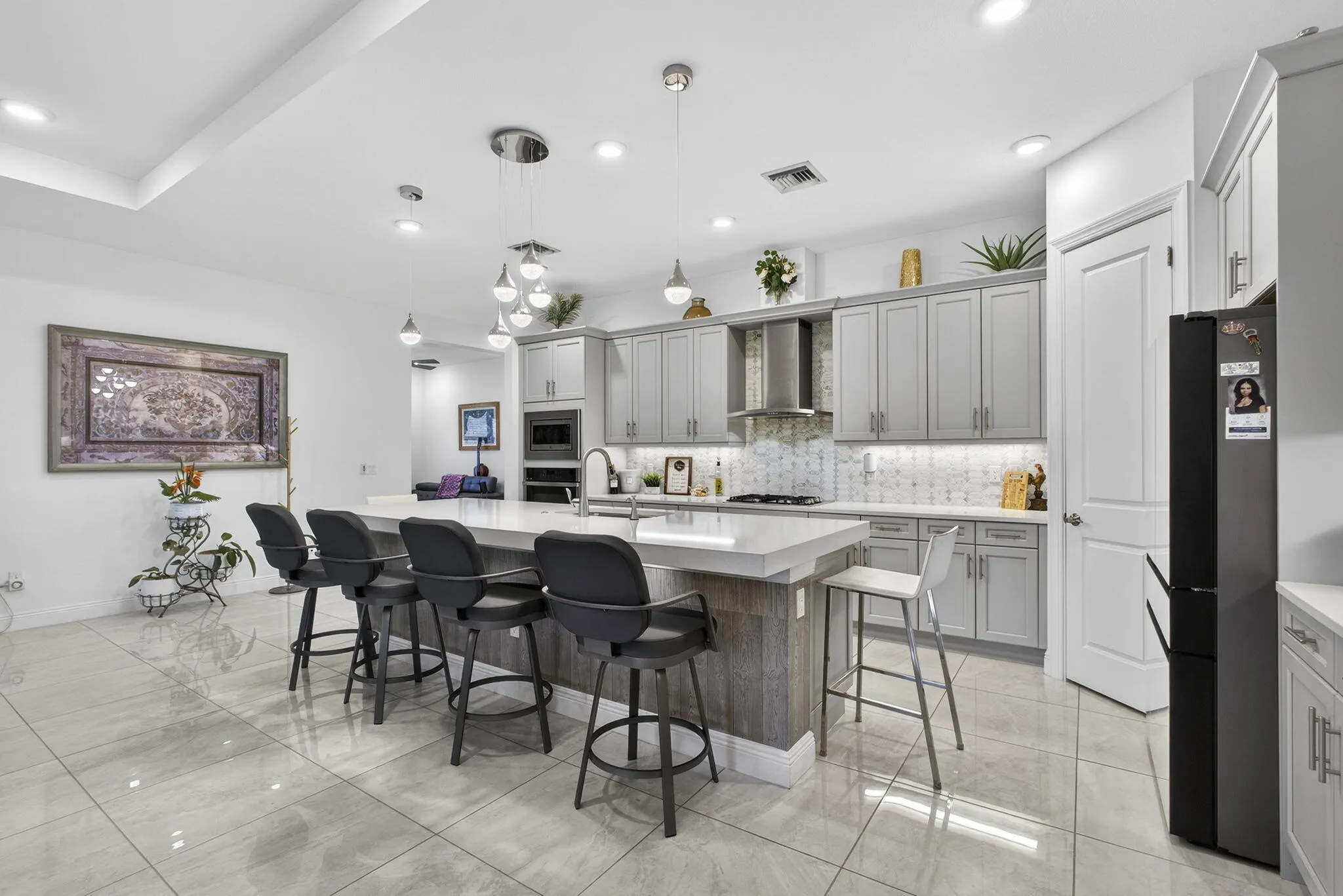 42" Cabinets w/ crown molding