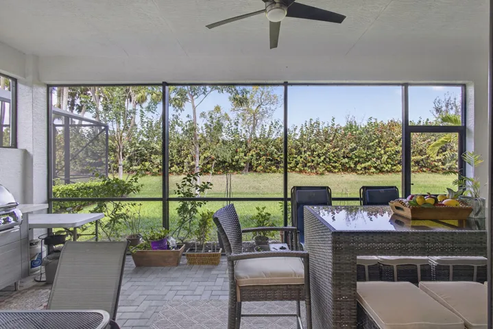 Large Lanai