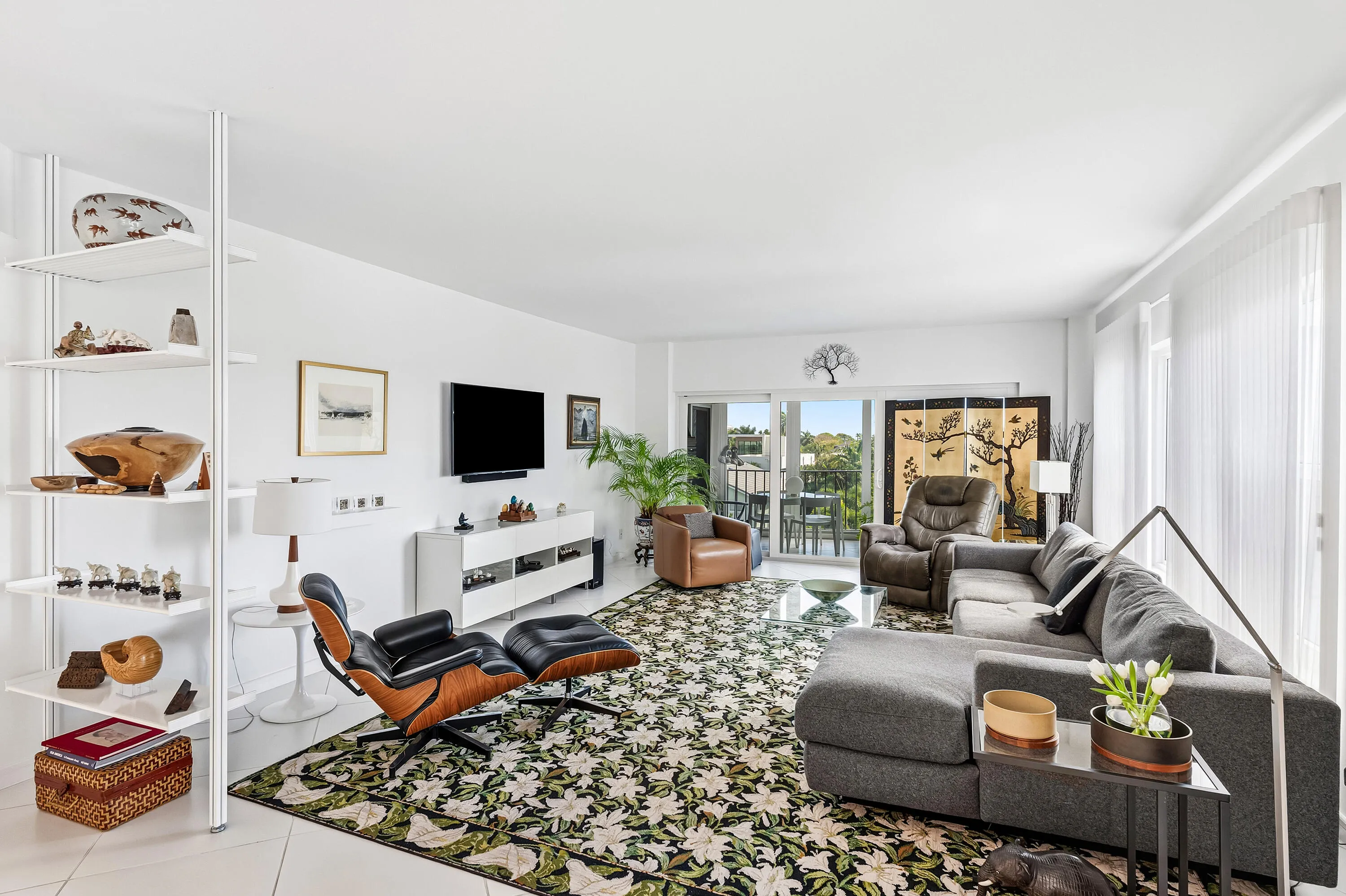 Spacious Living Room