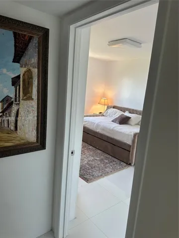 entrance Bedroom 3 (master)