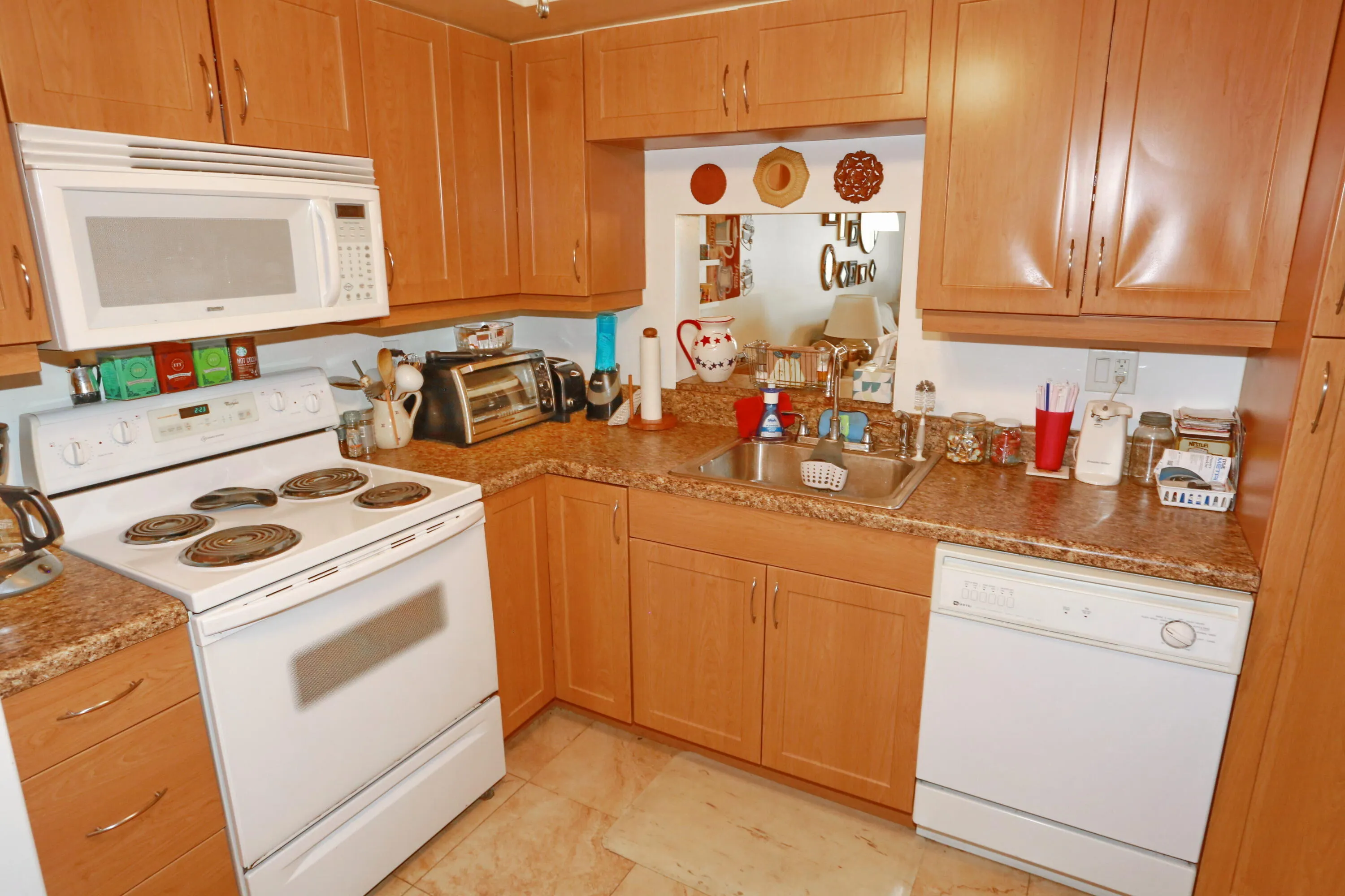 pass through from kitchen to dining area