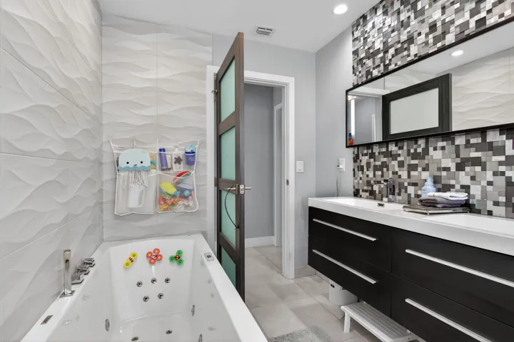 43-web-or-mls-2732-2082