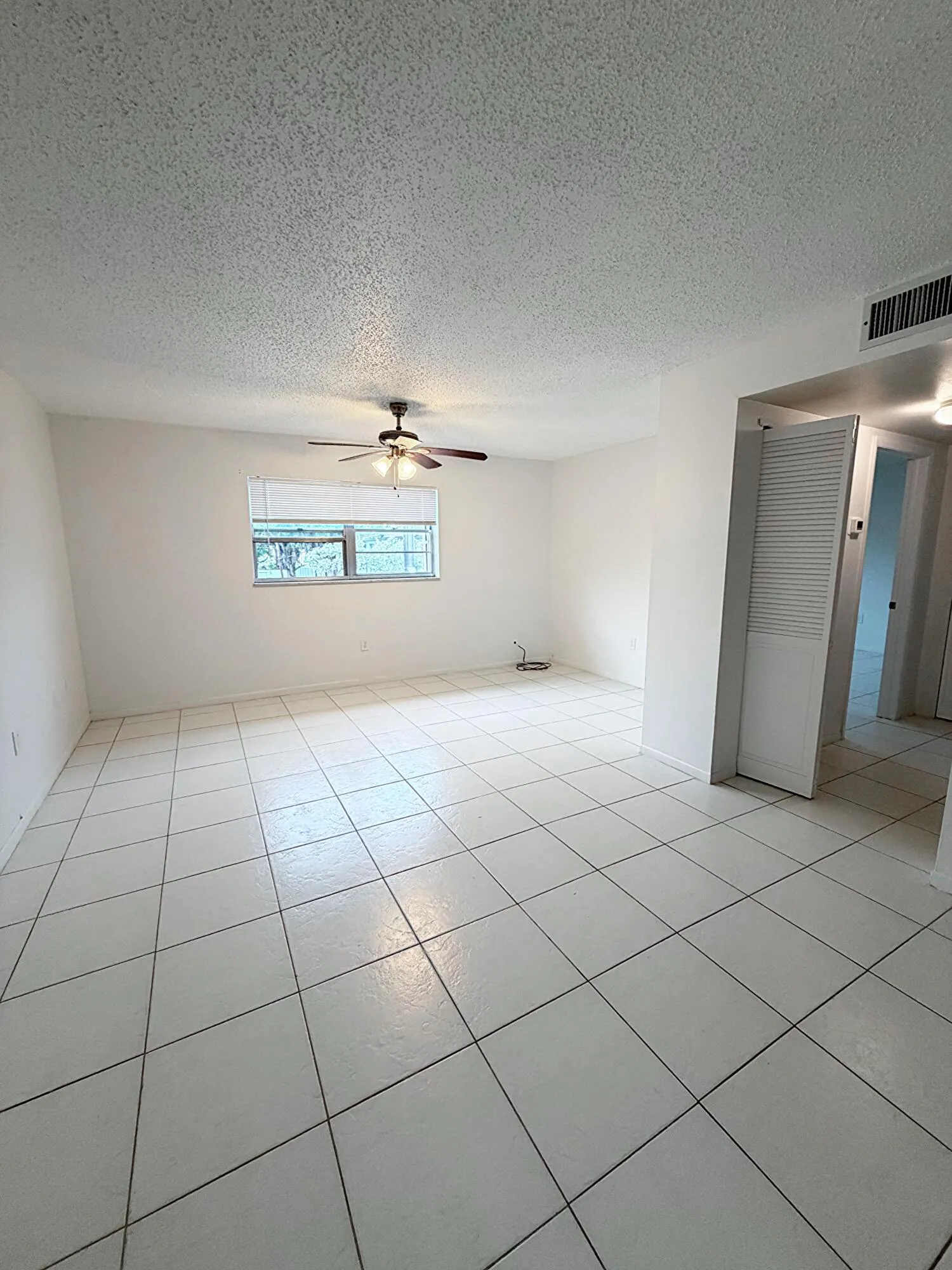 Living area (4)