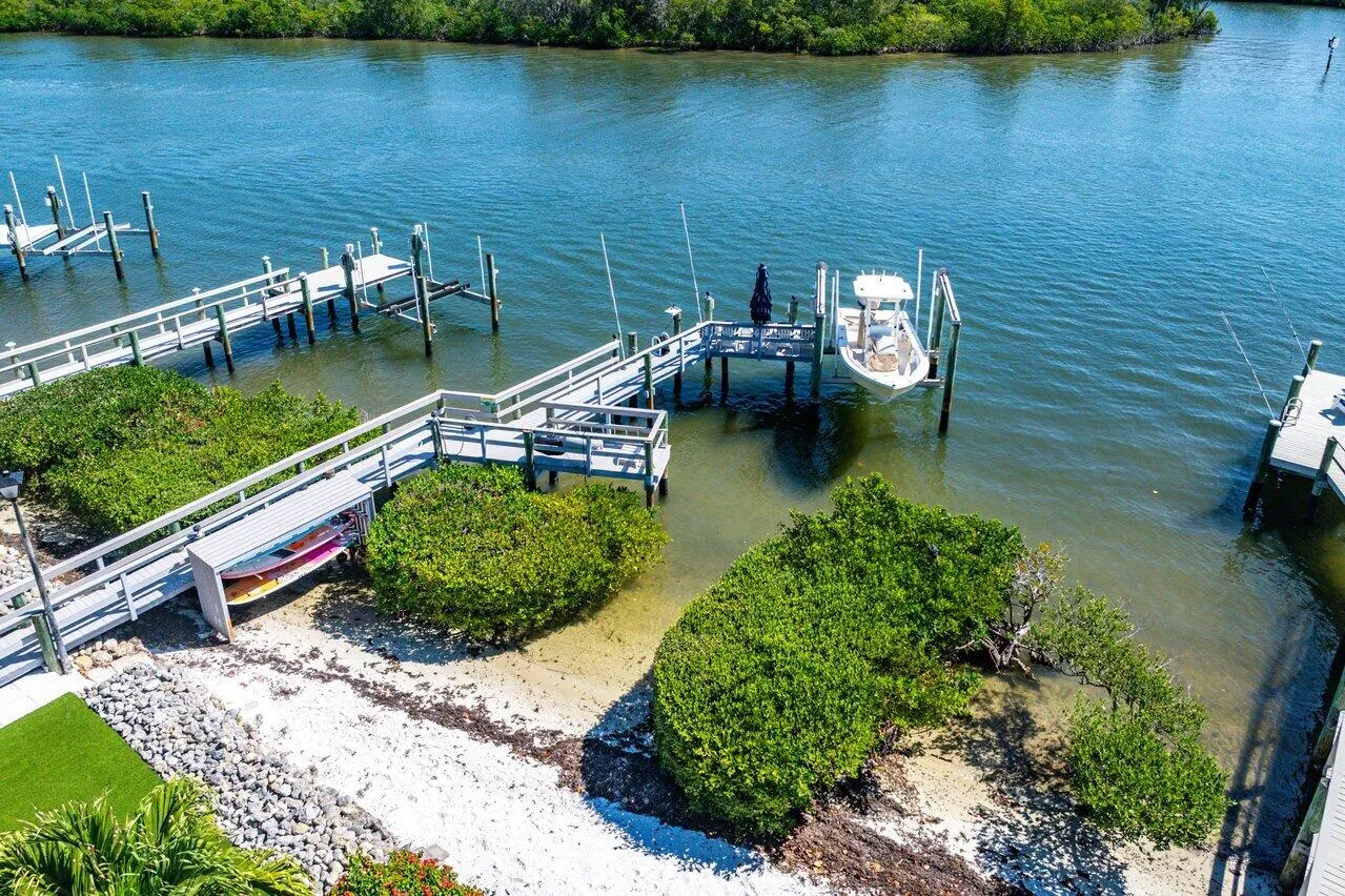 Private Dock & Beach