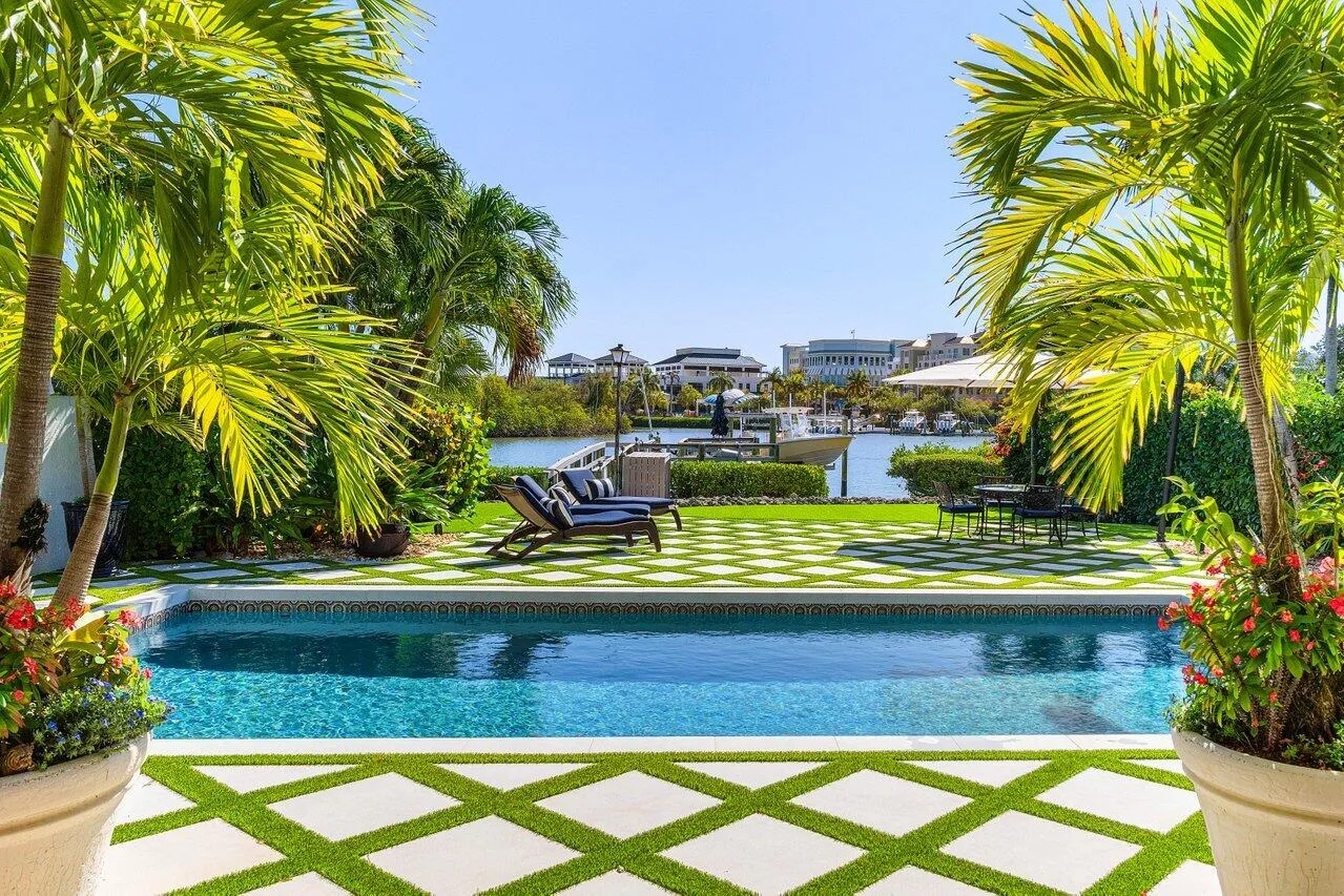 Resort Living Pool