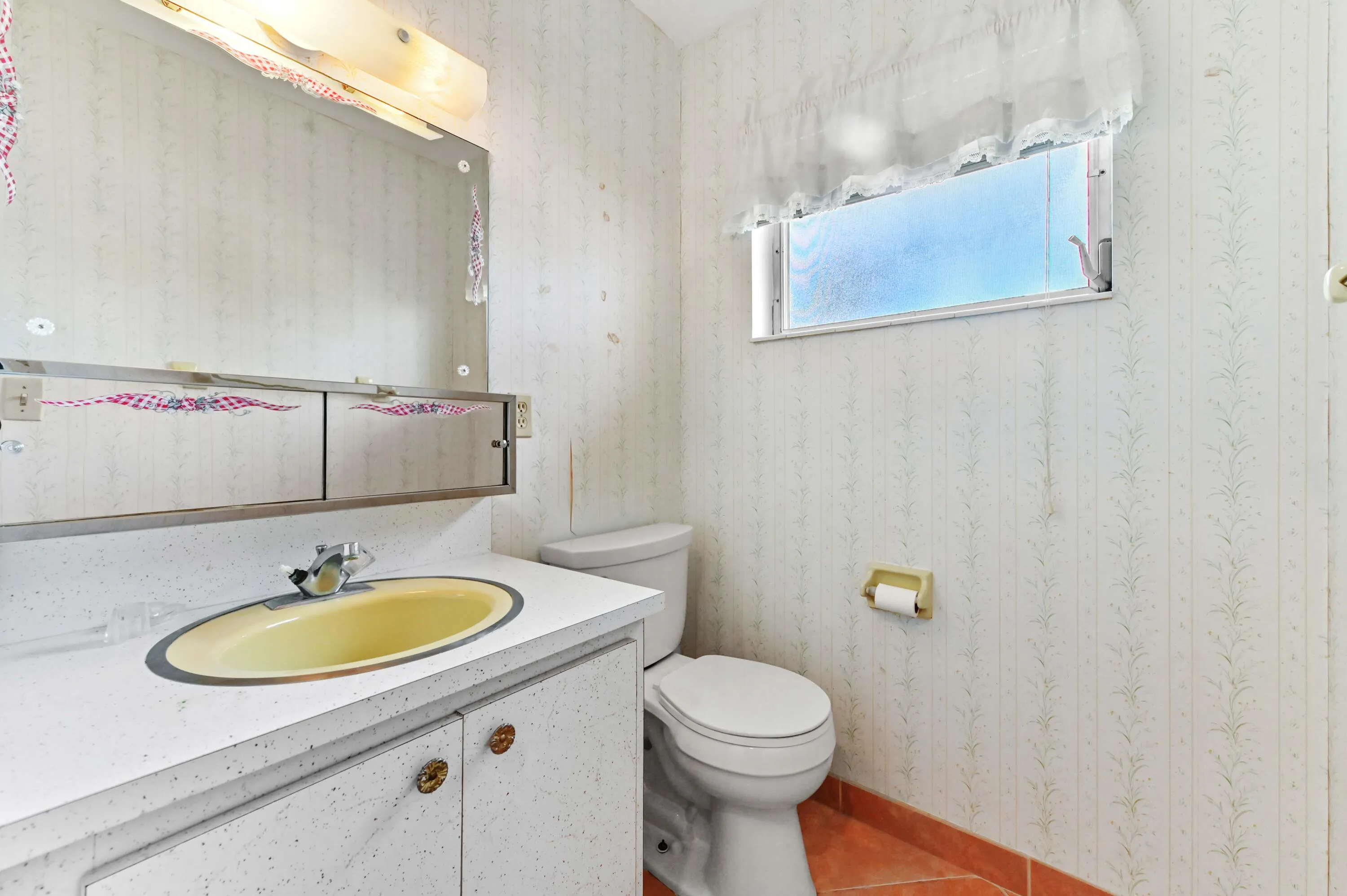 15 Bathroom 01