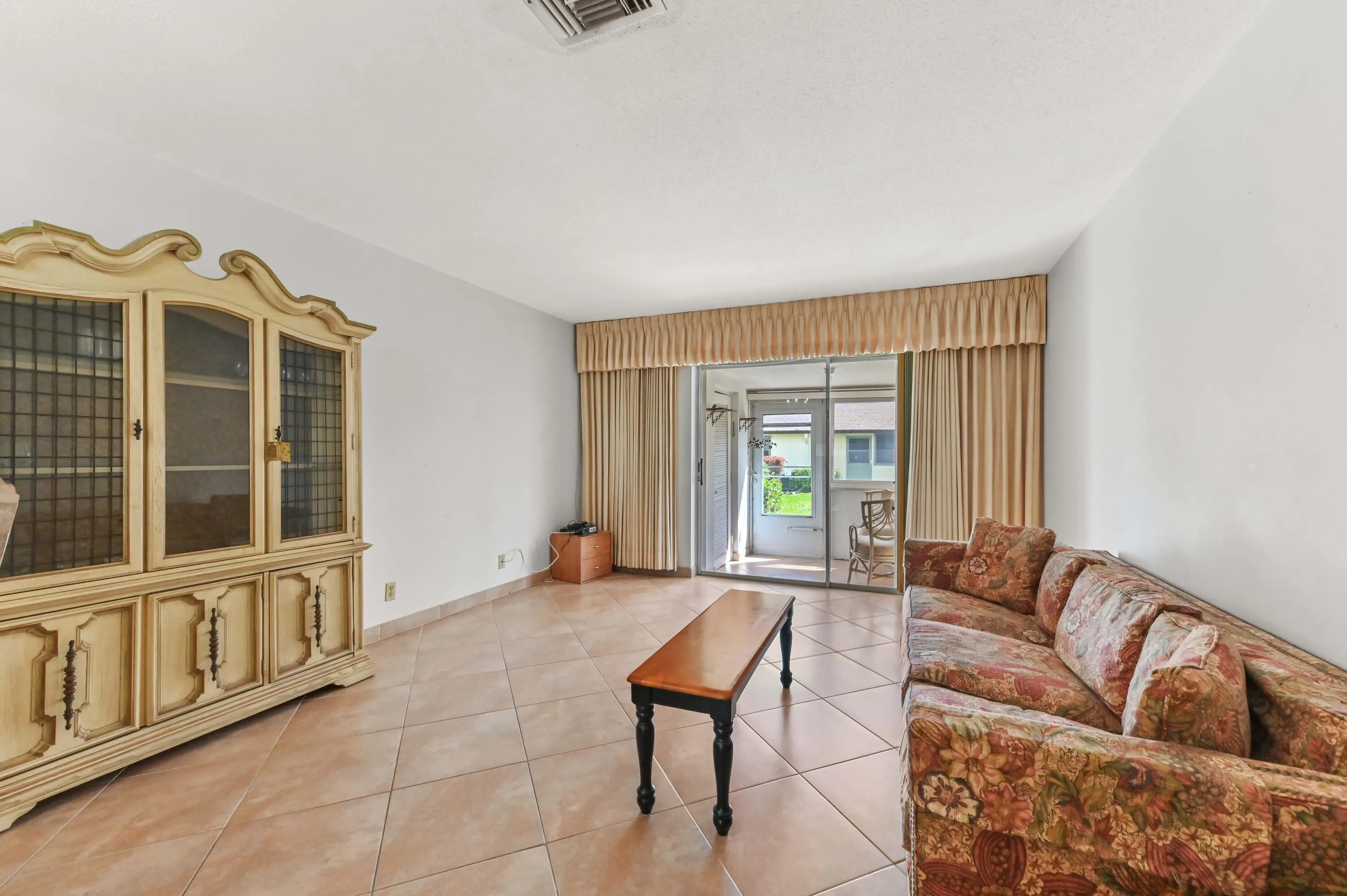 06 Living room 03