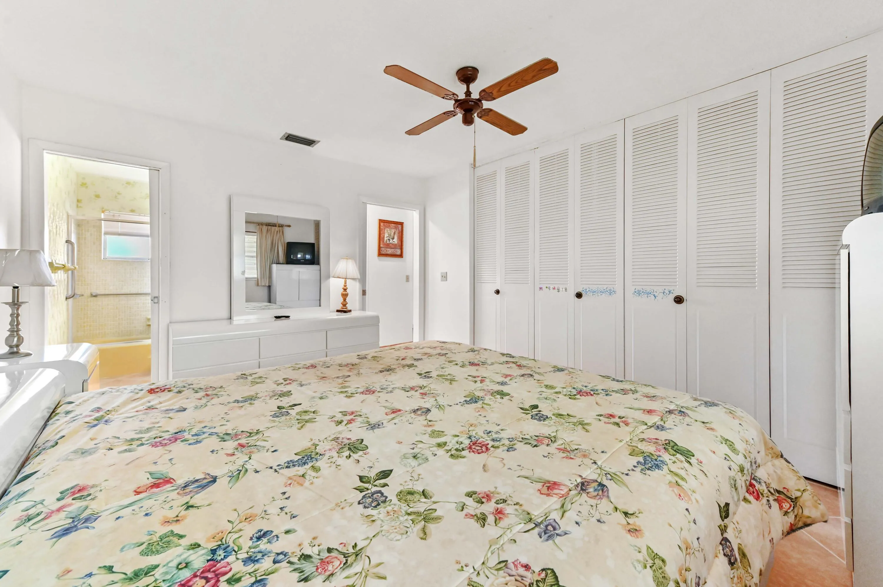 17 Bedroom 02