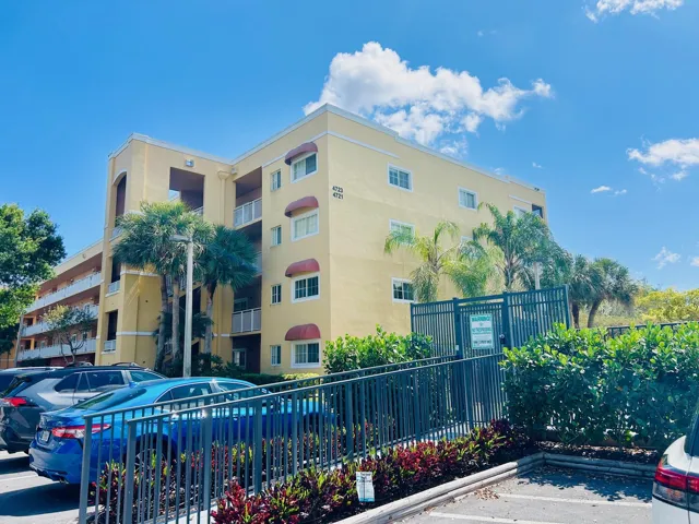 BUILDING NEXT TO THE POOL