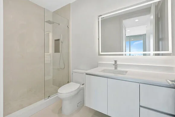 Nautilus 2105 guest bath
