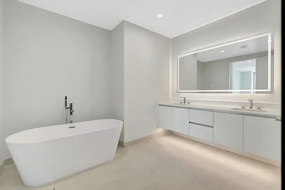Nautilus 2105 master bath 2