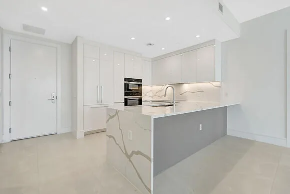 Nautilus 2105 Kitchen 4