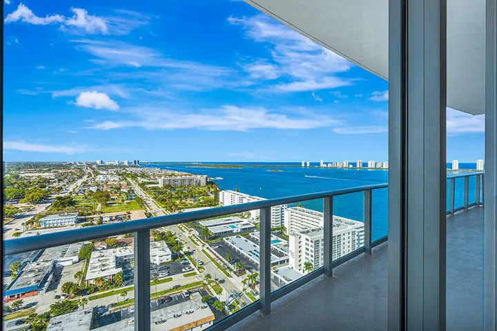 Nautilus 2105 balcony
