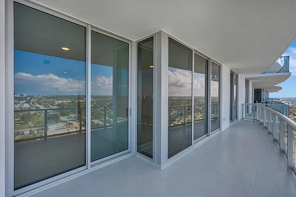 Nautilus 2105 balcony 3