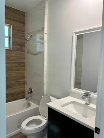 BATHROOM 1.1