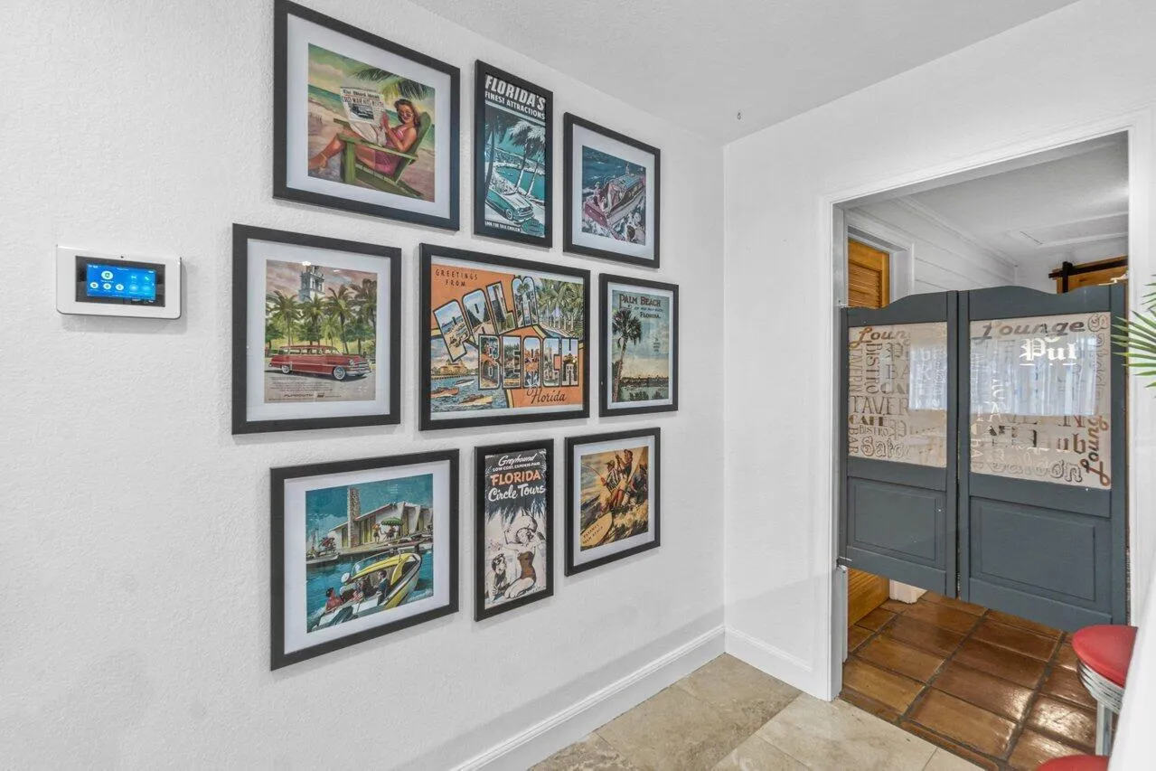 Old-Florida Nostalgia Wall