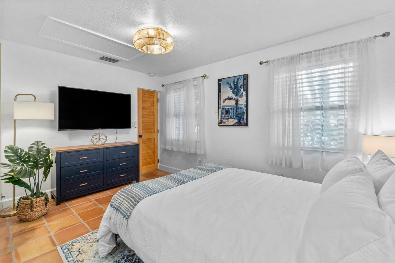 Guest Bedroom with Queen-sized Bed