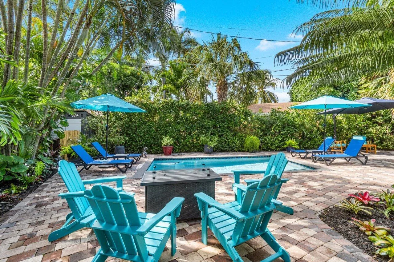 Pool, Palm Trees & Privacy