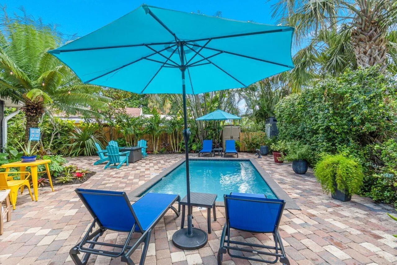 Pool, Palm Trees & Privacy