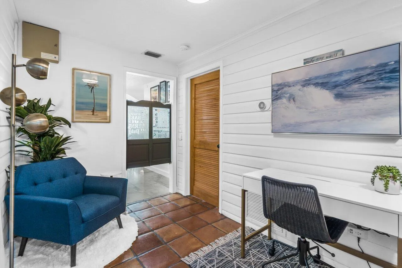 Private and Cozy Office