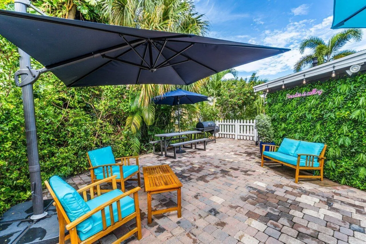 Pool, Palm Trees & Privacy