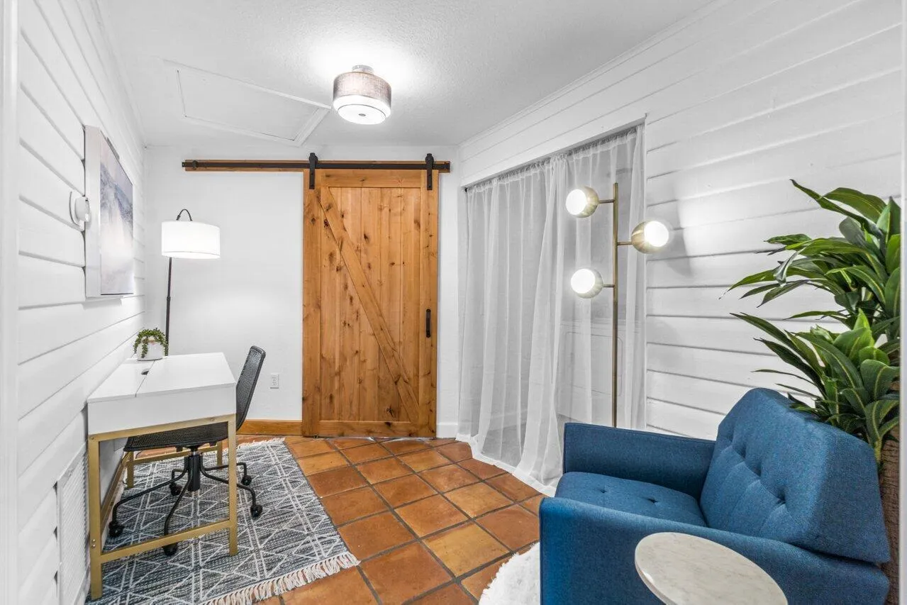 Private and Cozy Office