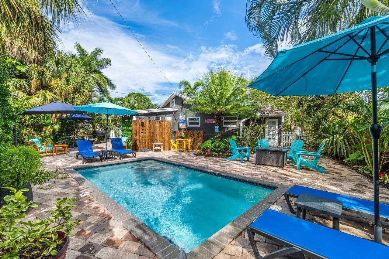Pool, Palm Trees & Privacy
