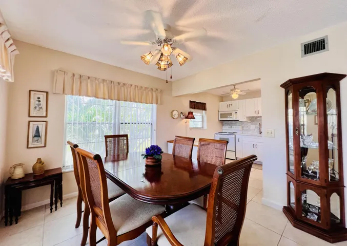 Light and Bright Dining Area