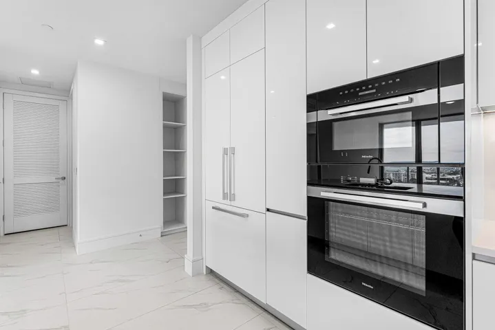 007-220LakeShoreDrive-1613-LakePark-FL-3