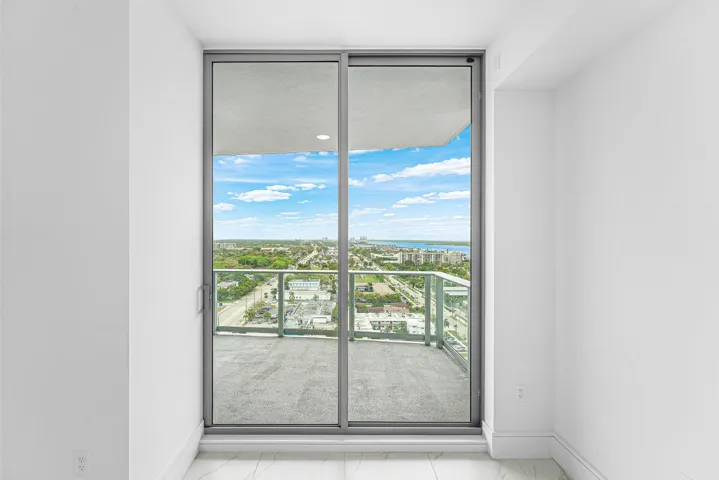 012-220LakeShoreDrive-1613-LakePark-FL-3