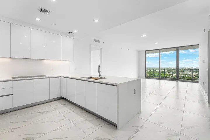 006-220LakeShoreDrive-1613-LakePark-FL-3