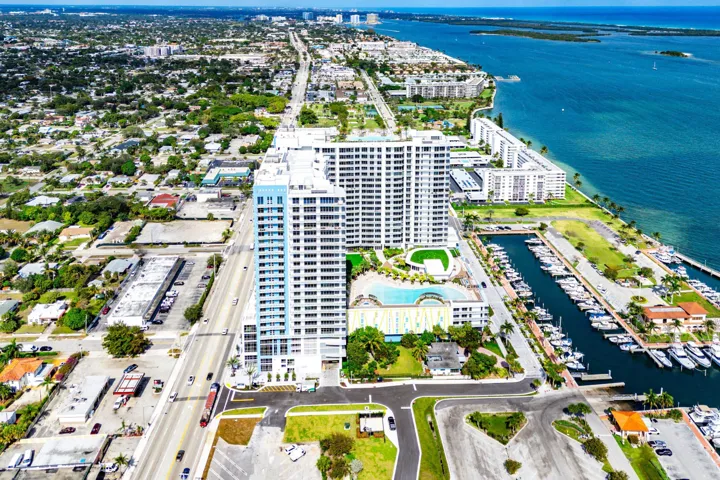 033-220LakeShoreDrive-1613-LakePark-FL-3