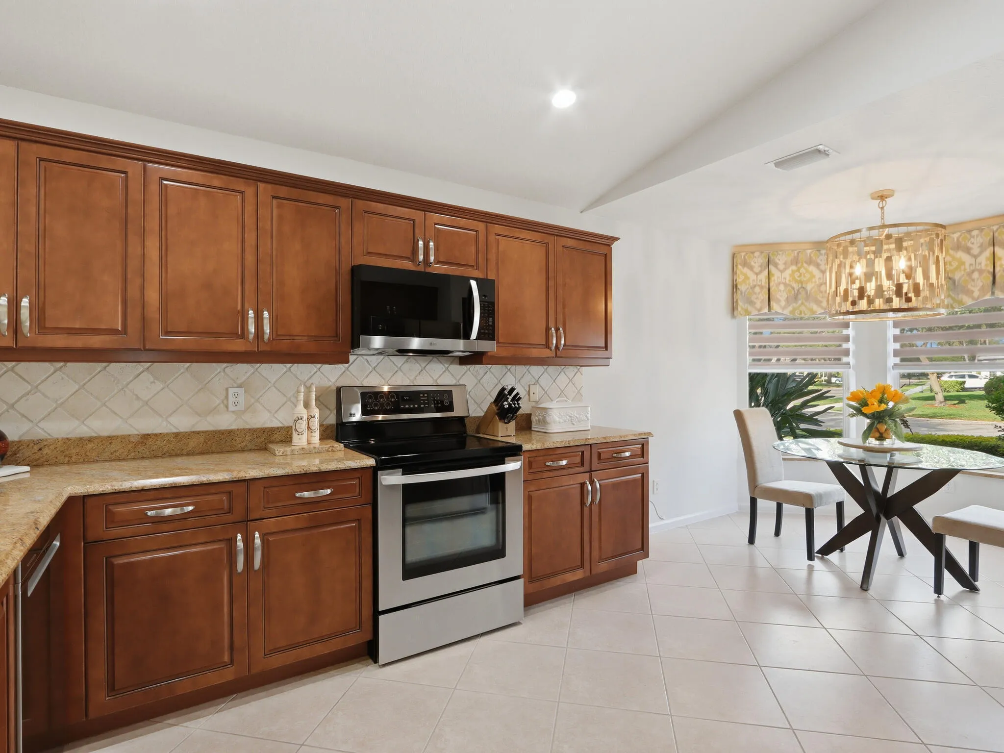 Eat-In Kitchen