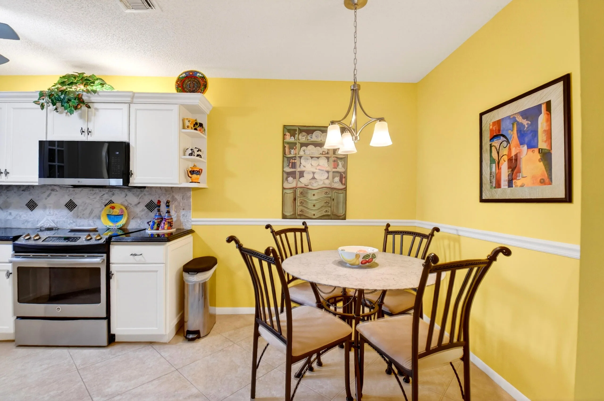Eat-in-Kitchen
