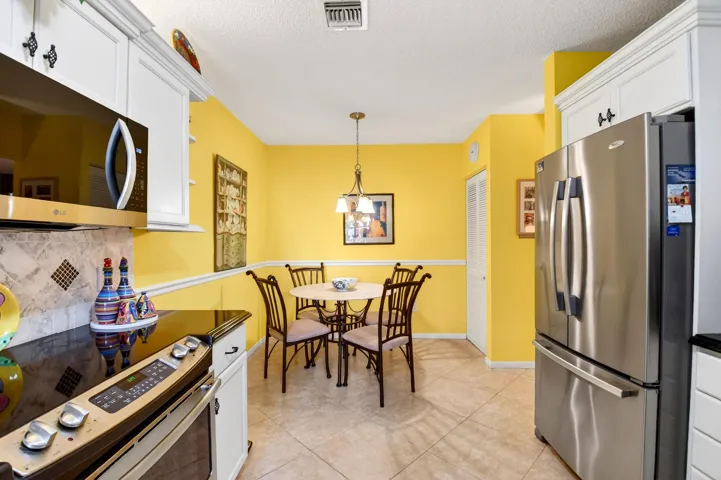 Eat-in-Kitchen