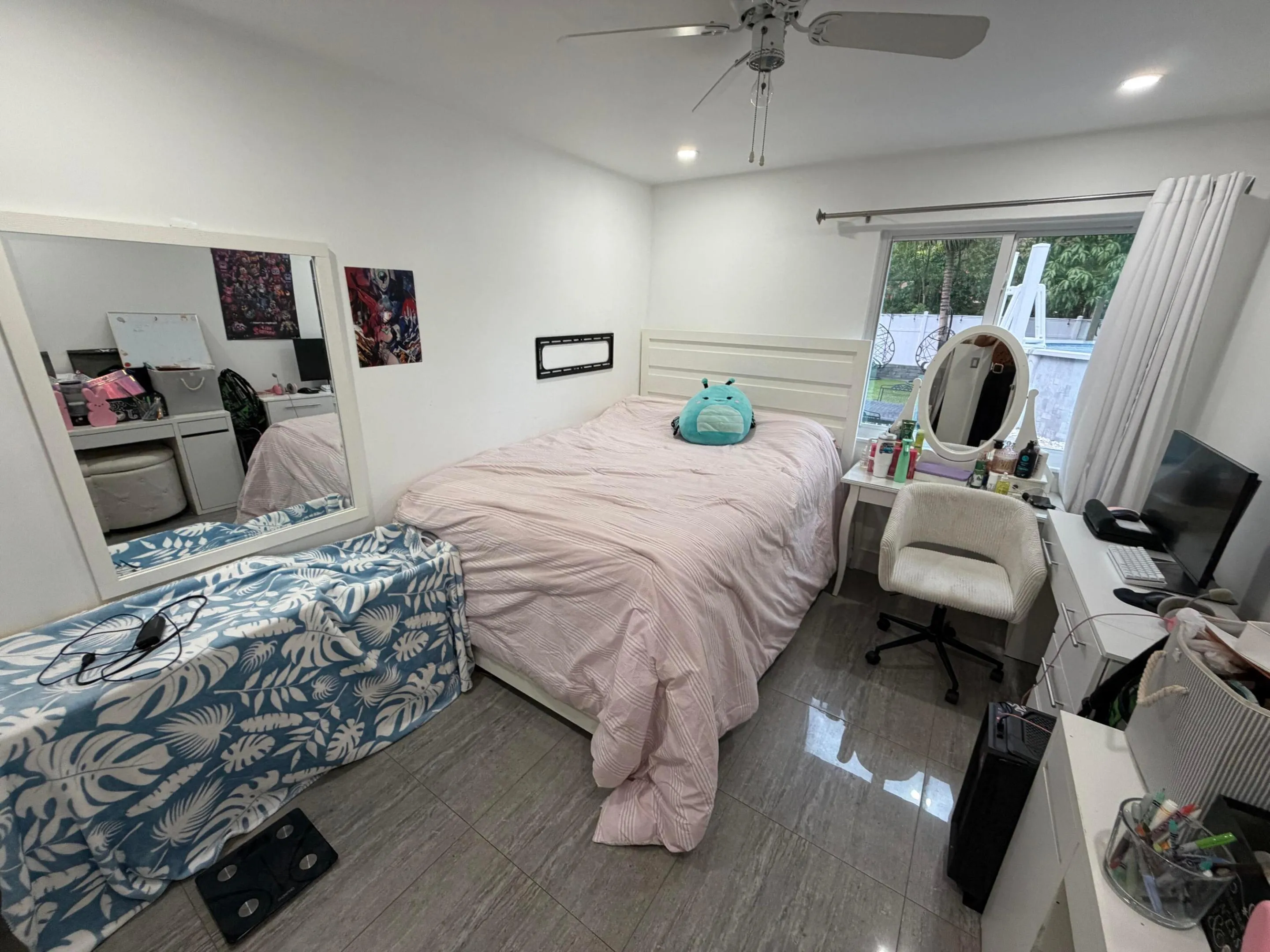 2nd bedroom