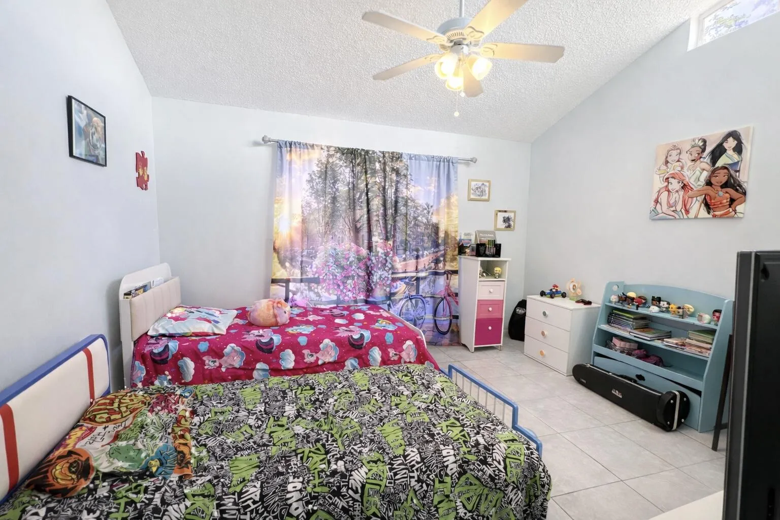 Children's bedroom with colorful decor