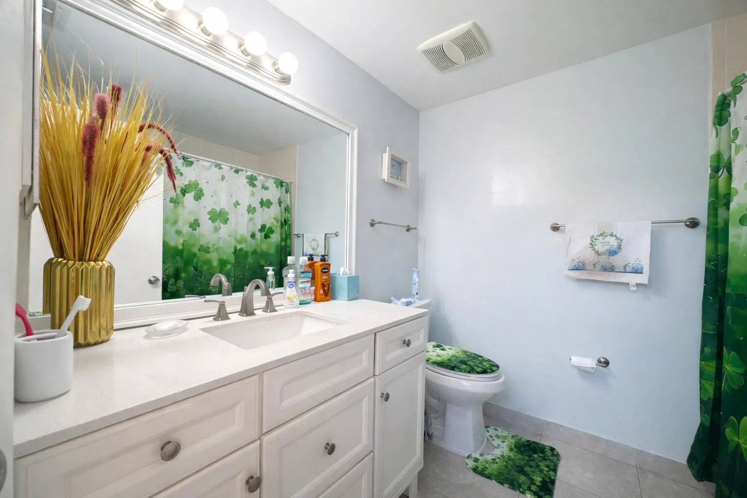 Bright shamrock-themed bathroom retreat