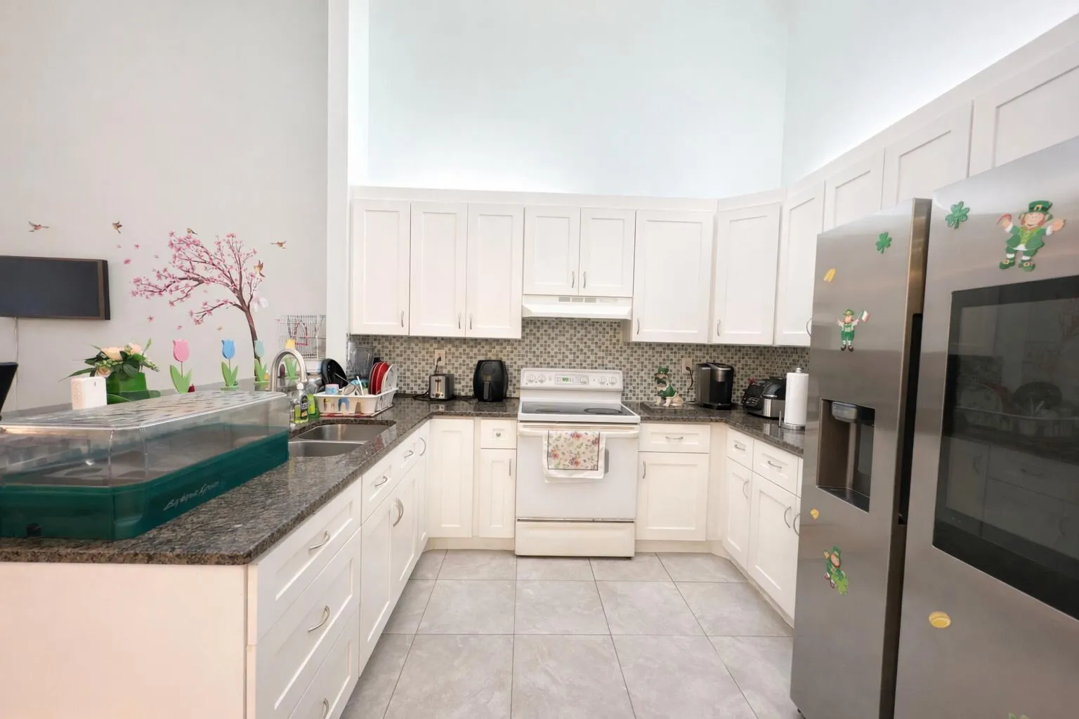 Modern kitchen with green fish tank 2