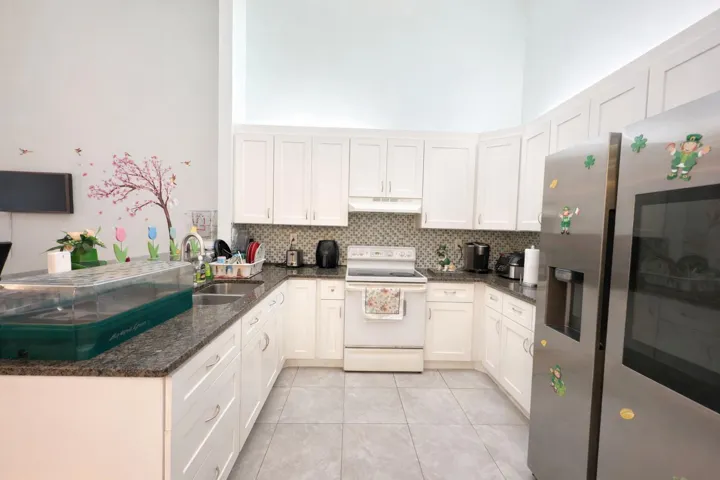 Modern kitchen with green fish tank 2
